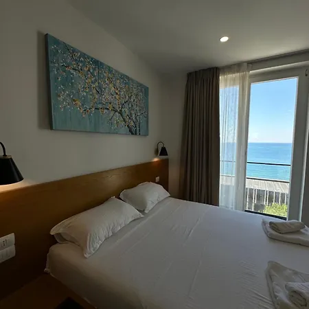 Serenity In Hotel *