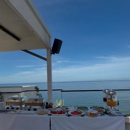 Hotel Serenity In *